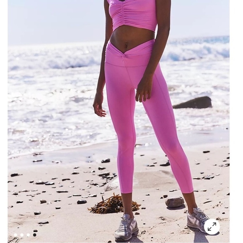 FREE PEOPLE Movement Breathe Deeper Legging Pink 🩷🐆 Magenta Minx